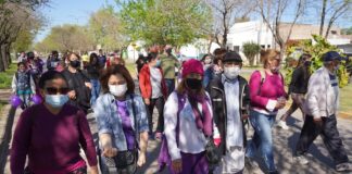 Adultos Mayores y una caminata para prevenir la salud