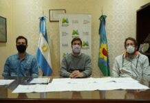 Ustarroz firmó el inicio de otras 14 cuadras de pavimento
