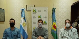 Ustarroz firmó el inicio de otras 14 cuadras de pavimento