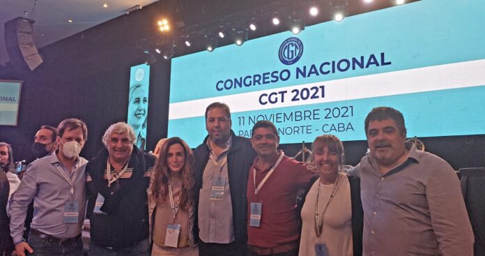 Andrés junto a los flamantes conductores de la Secretaria de Defensa al Consumidor de la CGT