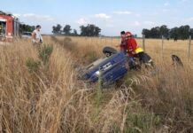 Vuelco en camino rural entre Mercedes y Suipacha