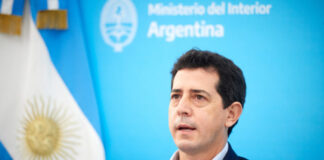 De Pedro exhibió su alianza con intendentes peronistas y el apoyo de Máximo Kirchner