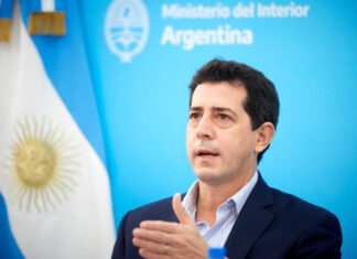 De Pedro exhibió su alianza con intendentes peronistas y el apoyo de Máximo Kirchner
