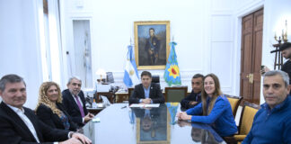 Kicillof y Aníbal Fernández firmaron un convenio para la descontaminación y compactación de vehículos