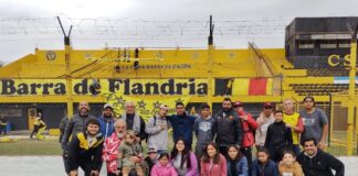 Chicos de “Territorio Joven” en la cancha de Flandria
