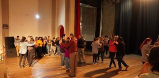 Escuela Municipal de Tango en el teatro Julio Gioscio