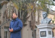 En el busto de Mariano Moreno se conmemoró el Día del Periodista