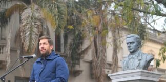 En el busto de Mariano Moreno se conmemoró el Día del Periodista
