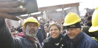 Kicillof de recorrido por Giles y Suipacha