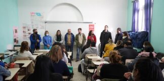 Provincia entregó mochilas con elementos técnicos a estudiantes de enfermería del Dubarry