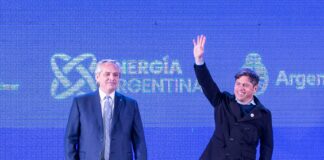 Kicillof participó de la firma de los contratos que inician la construcción del Gasoducto Néstor Kirchner