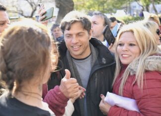Kicillof participó de la manifestación en Plaza de Mayo en repudio al atendado contra Cristina Kirchner
