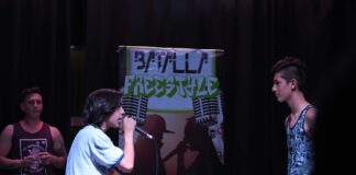 Fiesta de la cerveza con un escenario para batallas de free style