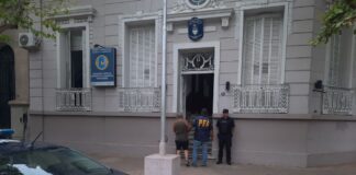 AGENTES DE LA POLICÍA FEDERAL ARGENTINA DETIENEN A UN HOMBRE CON PEDIDO DE CAPTURA POR ESTAFA EN SAN MARTIN