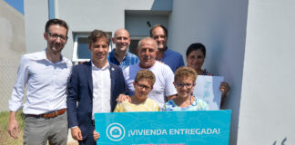Kicillof encabezó la entrega de 30 viviendas en Alberti
