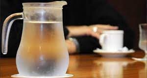 Restaurantes y bares deberán dar agua gratis a los clientes