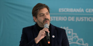 Carlos Bianco en Radio Con Vos: «Si Aníbal Fernández conoce tanto la provincia que se presente en las PASO para gobernador con Alberto de presidente»