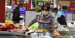 Una familia tipo necesitó $203 mil para superar la pobreza