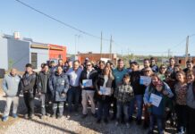 Ustarroz y Maggiotti entregaron viviendas en Mercedes