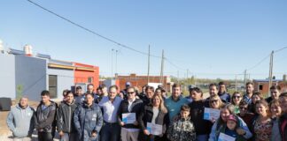 Ustarroz y Maggiotti entregaron viviendas en Mercedes