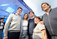 Kicillof entregó computadoras a estudiantes secundarios de Tres de Febrero