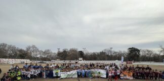 Niños y niñas en el mundialito de invierno en la liga mercedina de fútbol