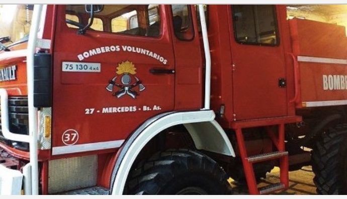 D9913825-9A20-40F8-A18A-88E5D8A3692E