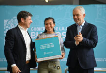 Kicillof y Alak entregaron computadoras a estudiantes de La Plata