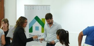 Familias recibieron el plano de vivienda obtenidas en distintos programas