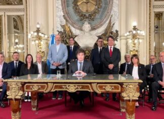 Javier Milei presentó el DNU que modifica 300 leyes y abre la economía