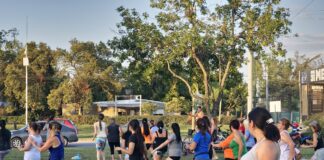 Arranca el verano y comienzan las clases aeróbicas en la av. 1 y 40