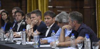 Kicillof recibió a representantes de la industria textil y del cuero