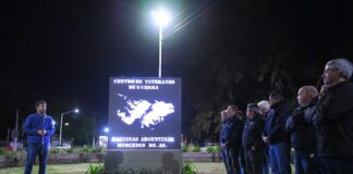 Inauguran tótem en homenaje al Centro de Veteranos de Guerra de Malvinas