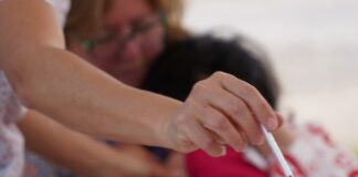 Inicio la campaña de vacunación para adultos mayores