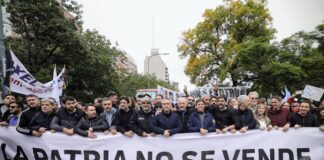 Kicillof participó de la movilización por el Día Internacional del Trabajador y la Trabajadora