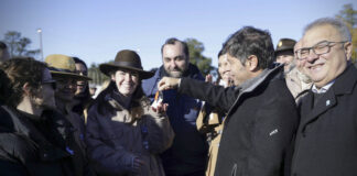 Kicillof entregó 28 viviendas y anunció la construcción de otras 38 casas en Tornquist