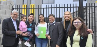 Kicillof y Ferraresi entregaron 18 viviendas en Avellaneda