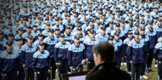 Más de 1.800 cadetes y futuros oficiales de la policía provincial juraron fidelidad a la bandera
