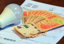 Anunciado hace unos meses con el comienzo de junio se hace efectivo un nuevo aumento en el costo de la VTV. El ministerio de Transporte de la provincia de Buenos Aires decidió hace unos meses aumentar las tarifas de la Verificación Técnica Vehicular (VTV) con un primer aumento en abril y el segundo que se acaba de hacer oficial ahora en junio. El primer aumento que se realizó en abril representó una alteración del 108% con respecto al precio que se encontraba vigente desde febrero. Durante ese periodo, el servicio básico para vehículos de hasta 2500 kilos costaba $27.624,93 mientras que ahora, esa misma categoría pasará a tener un costo de $34.531,17. El incremento era con salto directo pero, debido a la mala situación económica generalizada, las autoridades fueron quienes definieron que este nuevo aumento se produzca en dos etapas. En definición de la página oficial, el trámite sigue siendo obligatorio y sirve para: «Control periódico del estado mecánico y de la emisión de gases contaminantes de los automotores». ¿Cuánto cuesta sacar la VTV luego del aumento? Se destacan los cambios en el servicio básico tanto para motos como para autos y por supuesto también las alteraciones según categorías. Vehículos hasta 2.500 Kg. || $34.531,17 Vehículos de más de 2.500 Kg. || $62.156,10 Remolques, semiremolques y acoplados de hasta 2.500 Kg. || $20.718,70 Remolques, semiremolques y acoplados de más de 2.500 Kg. || $31.078,05 Motovehículos de más de 50cc y hasta 200cc || $13.812,47 Motovehículos de más de 200cc y hasta 600cc || $20.718,70 Motovehículos de más de 600cc || $27.624,93 En la página oficial hacen algunas discreciones respecto a ciertos vehículos: Los vehículos de uso municipal y bomberos verifican sin costo y para los vehículos de discapacitados, la verificación es gratuita.