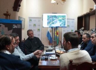 Ustarroz y miembros del Comité de Cuenca del Río Luján se reunieron por obras