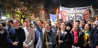 Kicillof participó de la Marcha de Antorchas en homenaje a Eva Perón