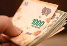 El Gobierno actualizó el salario mínimo vital y móvil, pero quedó bajo la línea de la pobreza