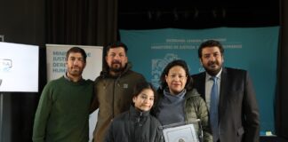 Ustarroz entregó escrituras que “brindan seguridad y nuevas oportunidades a los propietarios”
