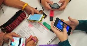 Buscan restringir el uso de teléfonos celulares en escuelas de la Provincia