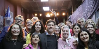Kicillof dictó una clase pública en defensa de la Universidad de las Madres de Plaza de Mayo