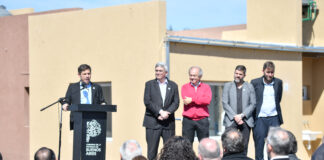 Kicillof entregó viviendas y suscribió un convenio para la integración urbana de cuatro barrios populares