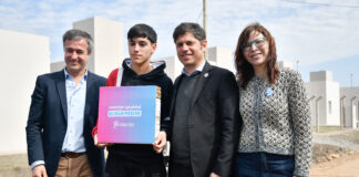 Kicillof entregó viviendas a familias de Lobería