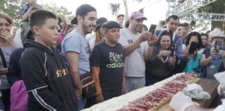 Mercedes tiene el sándwich de salame más grande del país