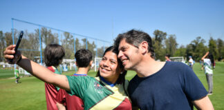 Kicillof firmó un convenio con Cáritas para la realización de la Copa Mugica