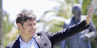 Kicillof entregó viviendas para familias de Chascomús